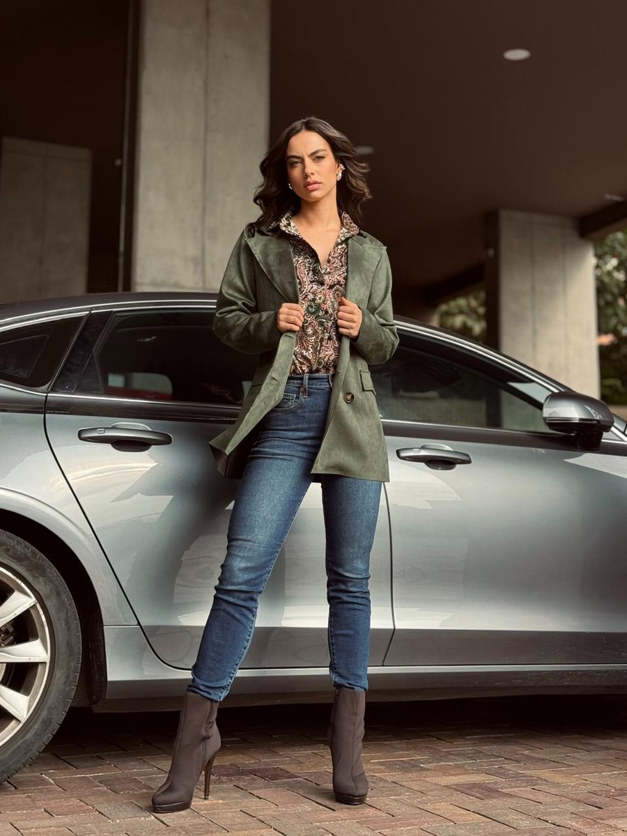Chaqueta Portofino en suede verde, look completo